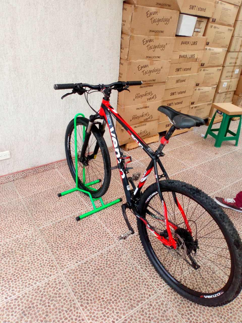 Base de piso con tapones para bicicletas